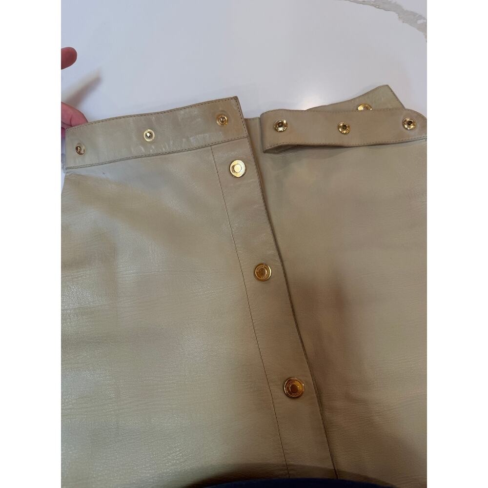 Vtg Gucci Leather Mini A Line Skirt Sz 2 4 Tan Beige Designer Gold Snap Front - Picture 3 of 11